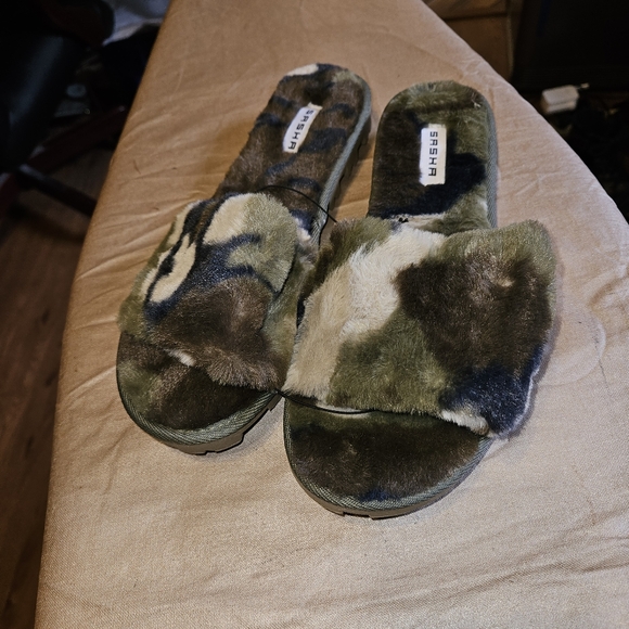 Sasha Fluffy Faux Fur Camo Slip-on Sandal Slippers Size 11, lug sole - Picture 4 of 7
